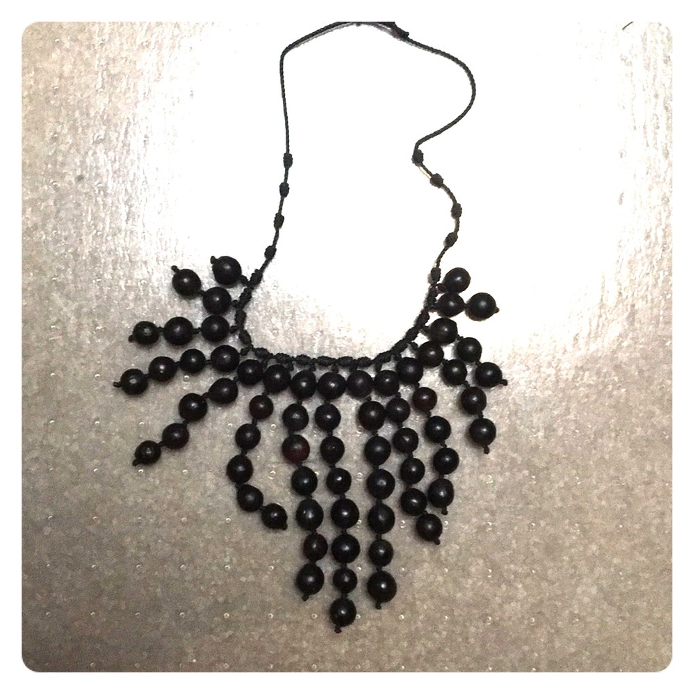 Statement seeds necklace